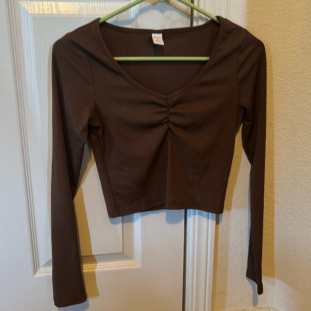 Brown low cut long sleeve crop top.